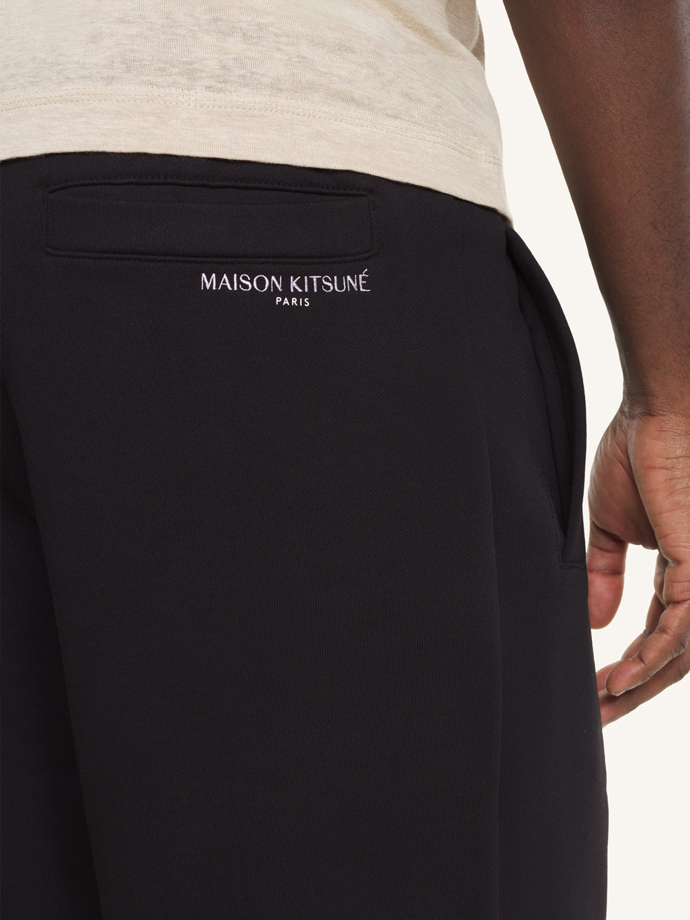 MAISON KITSUNÉ-PARIS OVERSIZE JOG SHORT-QM01450KM0341 P199 BLACK