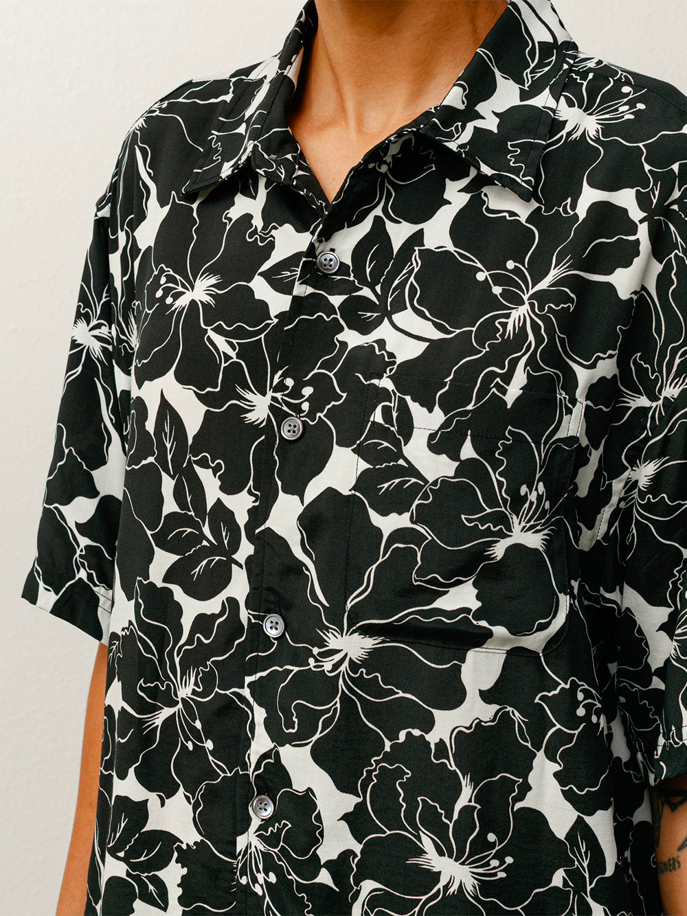 STUSSY-FLORAL HAWAIIAN SHIRT-1110386 0001 BLACK